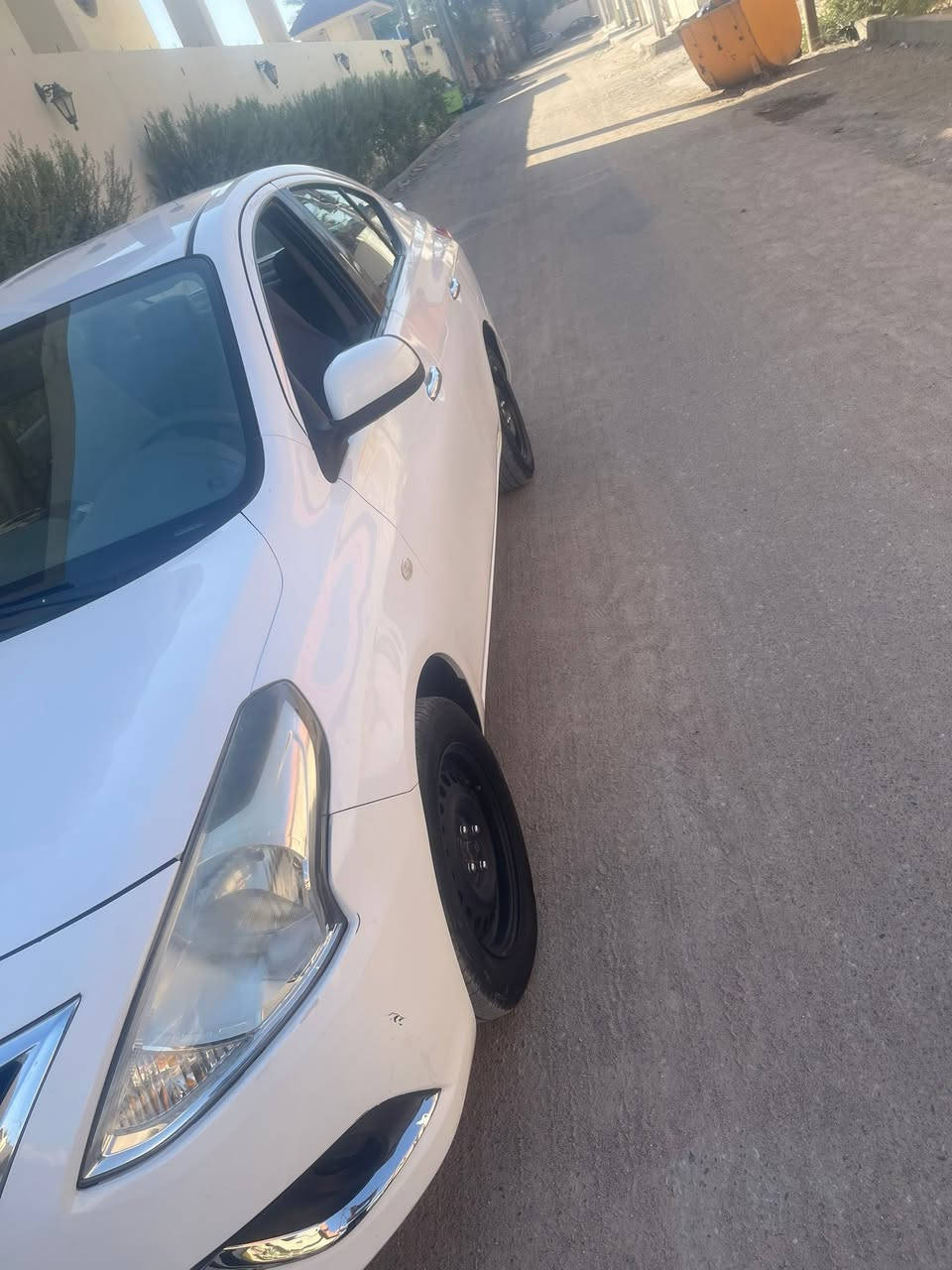 نيسان سني موديل 2021 رقم اربيل السياره مكفوله عده طخه بالجاملغ الخلفي السنويه منتهيه ما صارلهه هواي السعر٩٧  المكان البصره رقم الهاتف ***********
