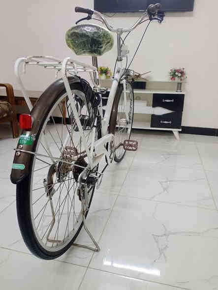 سلام عليكم بايسكل للبيع جديد بمعنى الكلمه موديل 2021 حجم 27 ياباني🇯🇵الله شاهد البايسكل كلش نضيف موضح بل صور ولسعر (125)وبي مجال للطيبين مكان بغداد ابو غريب رقم (***********)
