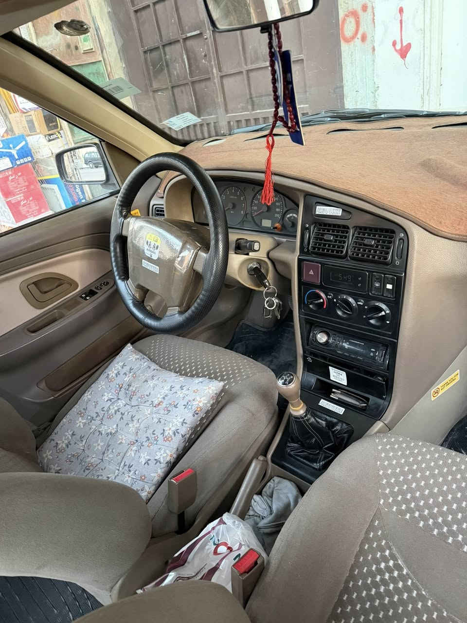 السلام عليكم بيجو لميس 2015
مكفوله من الضربه بيه بارد وصبغ دوسات السياره بسمي تحويل ثاني يوم *********** السعر 53وبيه مجال بسيط
