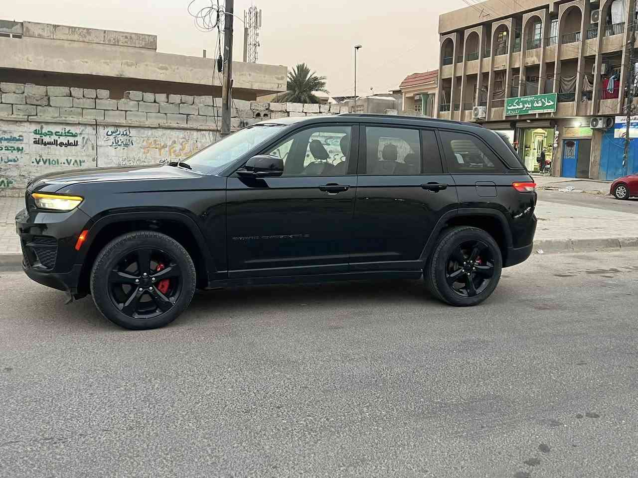 السلام عليكم للبيع جيب موديل 2022 وارد أمريكي حادثها موضح ب الصور جاملغ وباب بدون دواخل مكينه گيركفاله ماشيه 40 رقم بغداد بسمي السياره جديده معنى الكلمه لاشخوط ولا رصعات 
السعر 255 وبيها مجال بسيط
العنوان بغداد جميله 
***********
