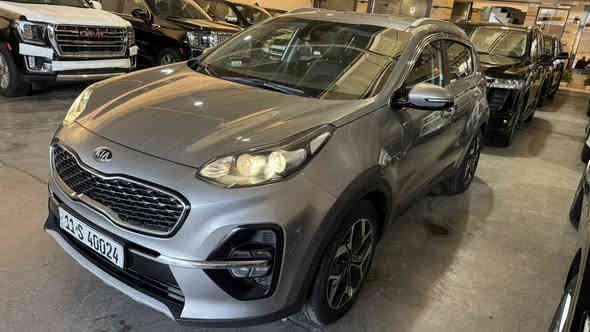 السلام عليكم 

سبورتج 2022 كوري 
مكفولة السياره عدا رصعه غيره بل باب 
فول 1/1 من عدا الفتحة 
كراسي تدفئة تبريد 
كراسي كهرباء 
ويل جبير 
بصمة 
شاشة جبيرة 
سايد بريك دكمة 
تعديل مسار 
كراسي الخلفية تدفئة 
بصمة 
ستيرن تدفئة 
مري شفط 
اوتو هولد 

محرك 2000 دوش

السعر :18،700 وبيها مجال 

***********
