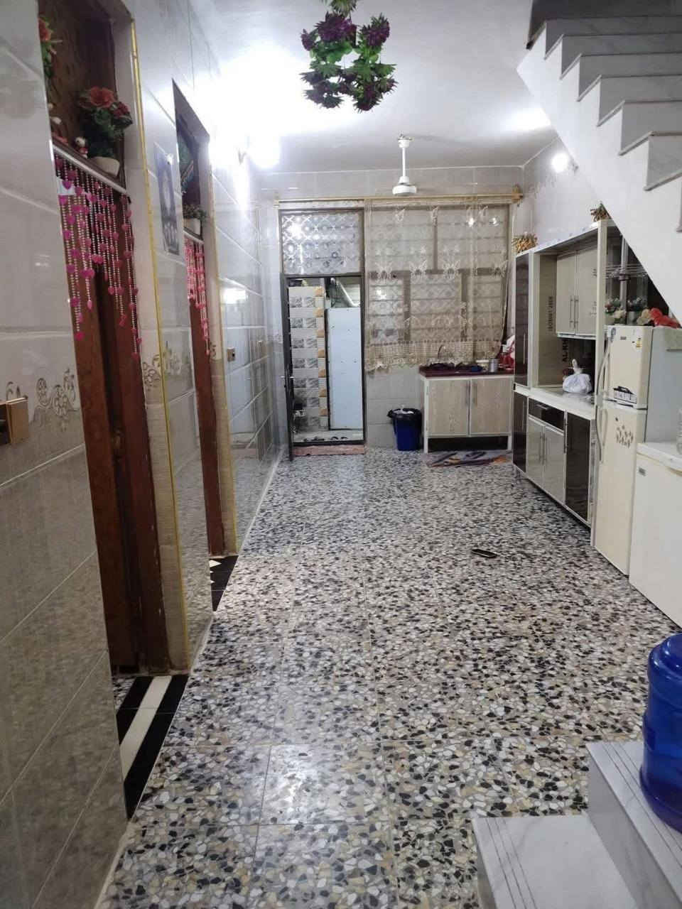 يالله بيت ١٠٠ متر رابع قطعه عن عشرين الصابيات شارع سكلة ابو موسى بيت نضيف عالي عن الشارع مقرنص ماء مجاري كهرباء
يحتوي على ستقبال غرفه حولي مطبخ بارد مطبخ حار حمام السعر ٨٥ وبي مجال مبيت مفول ***********
