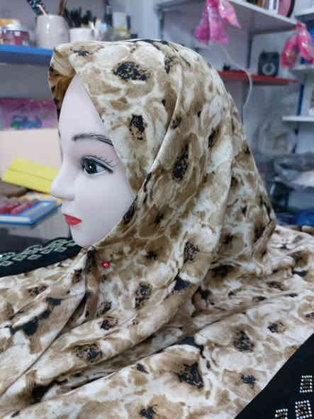 ✨ حجابات وكوزمتك الهادي 2  ✨
😍 بسبب كثرة الطلب على موديلاتنا المميزة… بَقَت آخر الكميات 👇

🧵 ربطة قطنية — باقي فقط قطعتين ✌️
🌸 ربطة قديفة بإطار ستراس — باقي 4 قطع فقط 🔥

💖 الموديلات انباعت بسرعة بسبب نعومة القماش وجمال الشغل
⚡️ اللي تلحك تاخذ آخر القطع… تربح!

📍 متوفر حصراً في محل حجابات وكوزمتك الهادي  
😊 نورتونا
للحجز واتس اب ***********
العنوان  بابل   الحلة  البكرلي الفرع المجاور لمدرسة بردى
