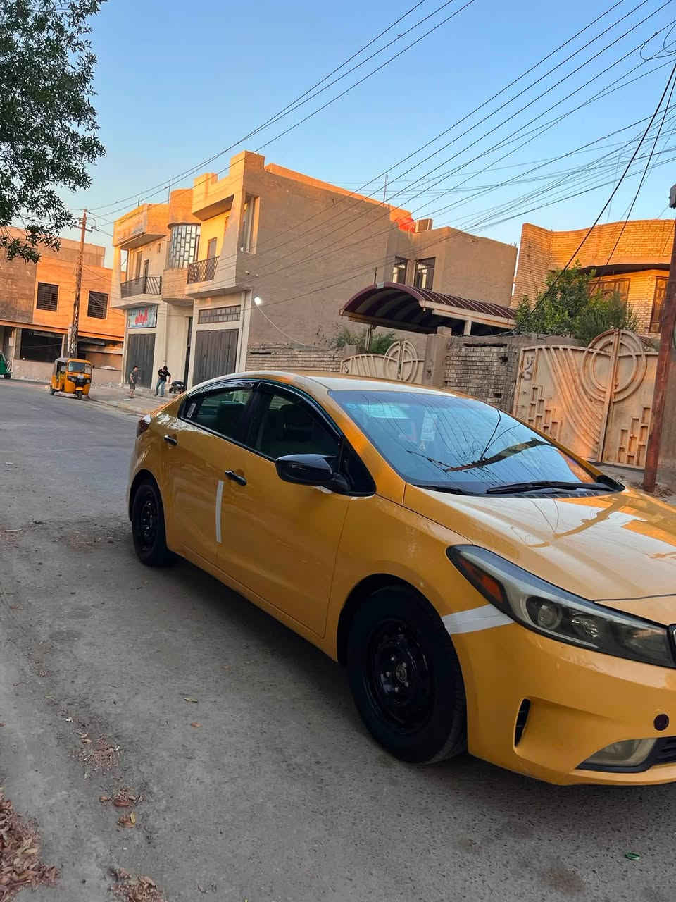 السلام عليكم فورتي 17 سياره ليبل واحد ماعدا الجنطه تبديل السياره مكينه 2000 دوش مكينه وكير وحداديه وتخم تاير ودوشمه جديده السياره صور امريكيا منشوره والسونار منشور وياها السياره ماشيه 144 حقيقي سيارع بدون ايربالك سيارع جاهزه كل نقص مابيها العنوان بغداد للاستفسارا عل الرقم  ممتواجد عل فيس 
***********
