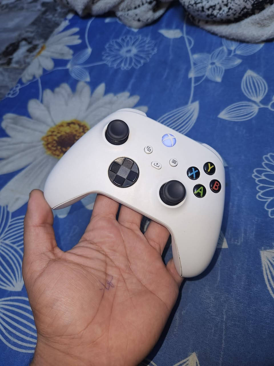 «🔥 للبيع بگج گيمنگ متكامل... للفاهم يعرف قيمته 🔥»

🎮 Xbox Series S 512GB - تصنيع 2022

✅ لا مفتوح ولا مصلّح نهائيًا لوك ستيكر
✅ جوستك أصلي.
✅ الجهاز كلش نضيف ومكفول

مع

🖥️ شاشة Vector Gaming 27
✨ دقة 2K (1440P)
✨ 180Hz سلاسة خرافية بالألعاب.

و

🔋 UPS 850VA
⚡ يشغل الجهاز والشاشة قرابة 10 دقائق بعد انقطاع الكهرباء.

📦 بكج كامل وجاهز، تشتريه وتلعب مباشرة بدون أي مصاريف.

🎮 ووياه حساب Xbox قوي بي ألعاب مملوكة ومدفوعة:

1. Red Dead Redemption 2
2. Grand Theft Auto V
3. Battlefield 1
4. A Plague Tale: Innocence
5. It Takes Two
6. Hitman 3
7. Life is Strange
8. Life is Strange 2
9. Resident Evil Revelations 2
10. The Council
11. The Walking Dead
12. The Walking Dead: Season Two
13. Poppy Playtime Chapter 1
14. Poppy Playtime Chapter 2
15. Poppy Playtime Chapter 3
16. Opus Castle

💰 السعر: 650,000 ألف قابل للتفاوض. 

بغداد. واتساب. ***********
