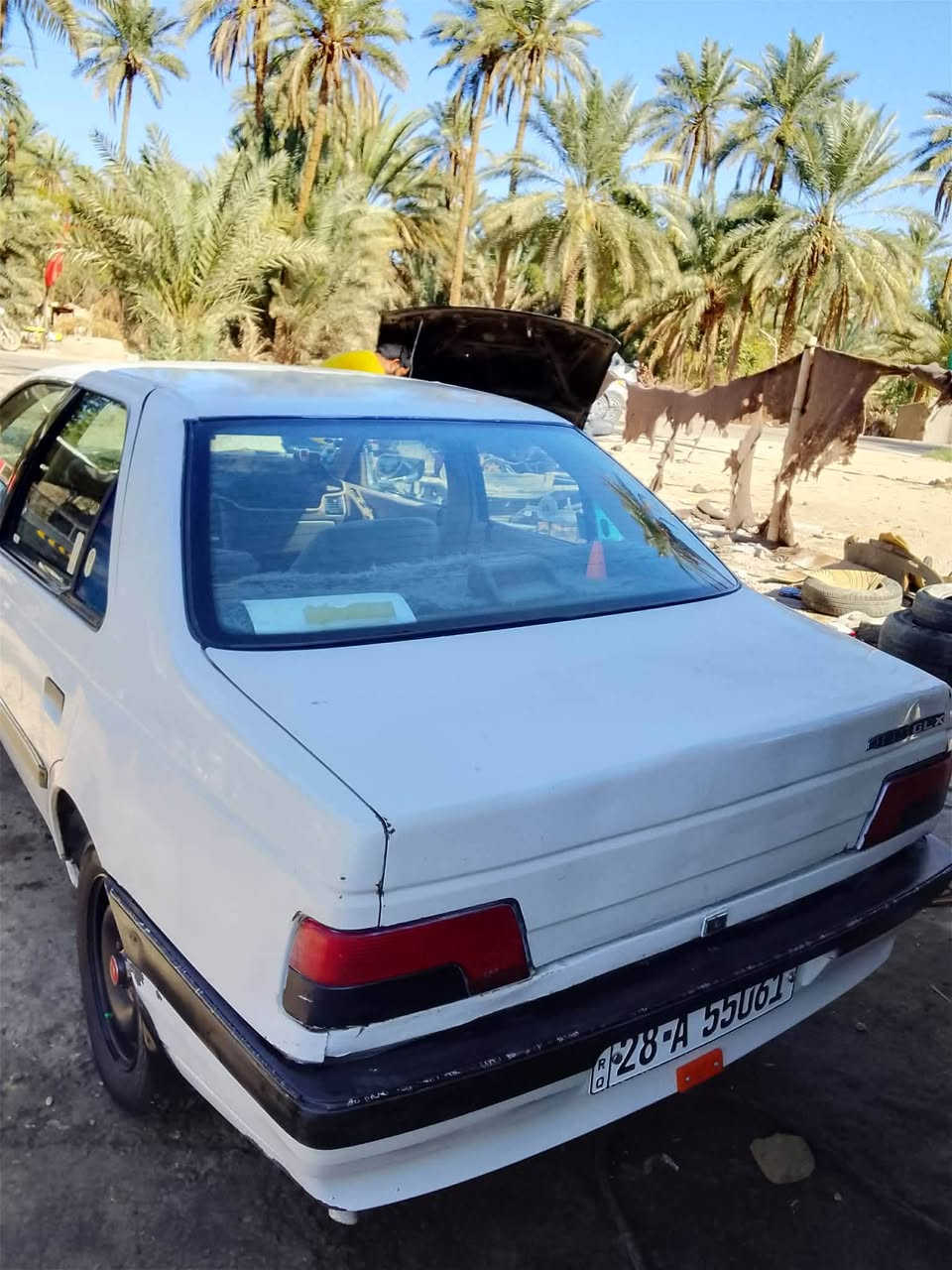 سلام عليكم سياره بيجو ٤٠٥ اللبيع كير حداديه مكفولات  ما بيه ضربه قويه كشر شوف العين السعر ٢٨ ورقه بيها مجال الطيبين العنوان نجف كوفه  رقم الهاتف  ***********
