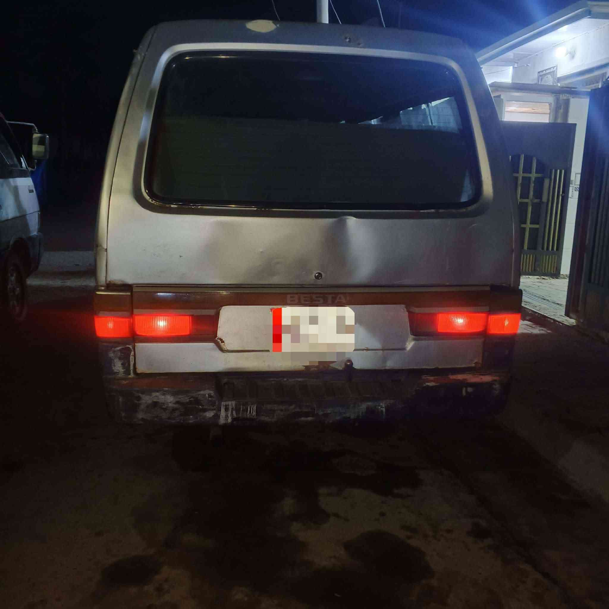 السلام عليكم سياره بسته ٩٣ السنويه الى نهاية ٢٦ كير محرك بم مكفول تخم تاير  رقم *********** السياره بغداد شرط التحويل
