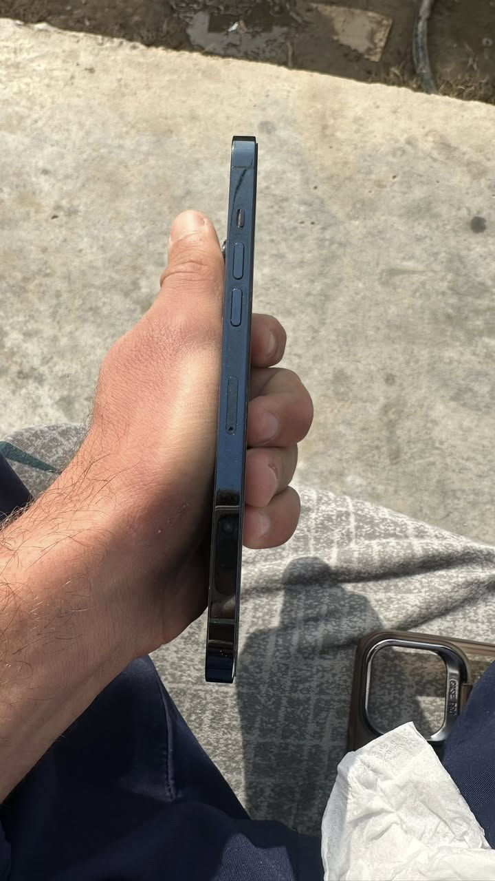 12 برو ماكس 
شرق اوسط 3A
بطاريه 73
ذاكره 128
مستبدل شاشه اصليه شرط 
كارتونه غراضه كامله

رقم ***********
بيه واتس
