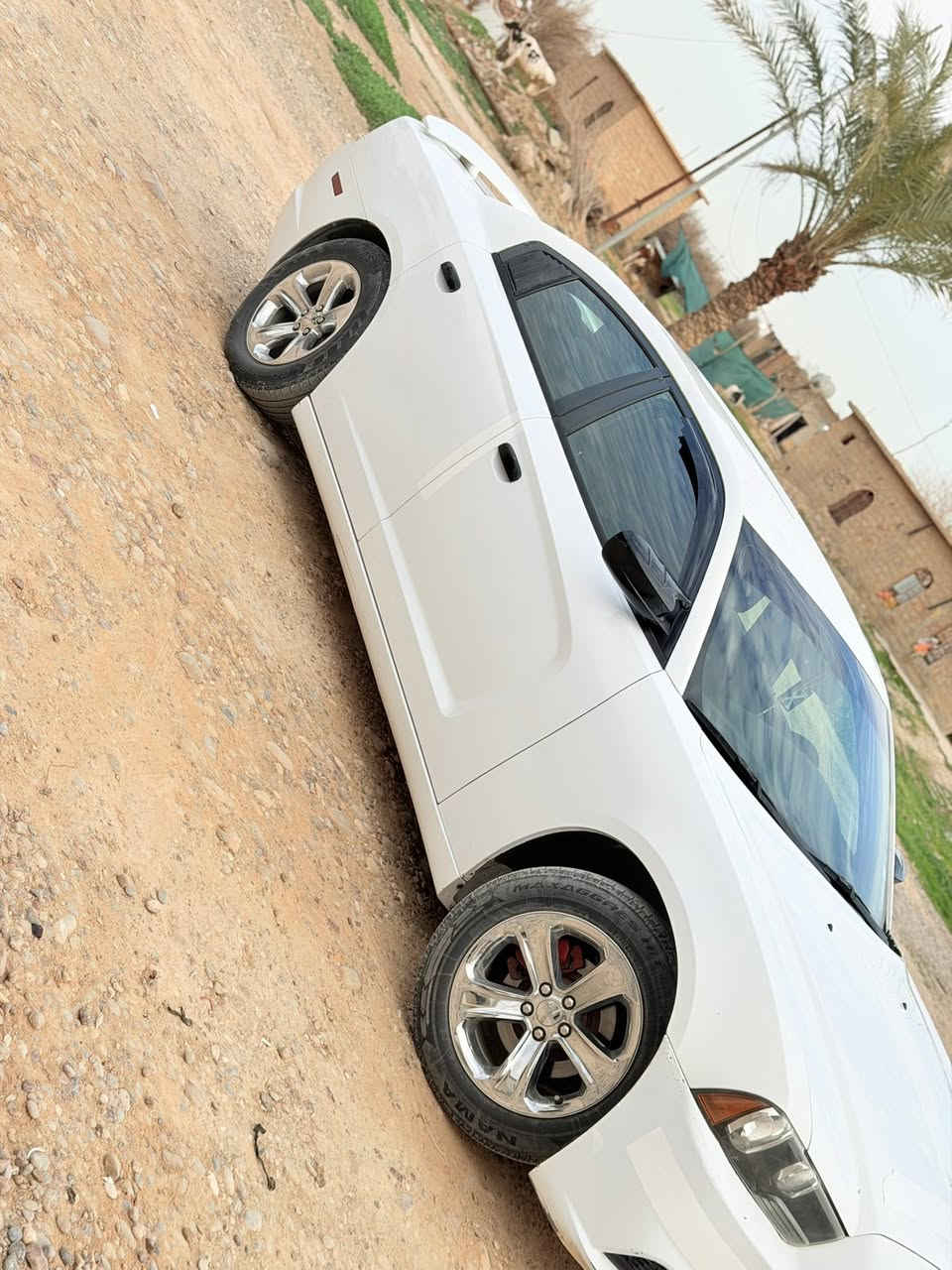 جارجر 2014، ادوات نظيفة فول مواصفات، ما يحتاج تصرف عليها ألف دينار، كاملة مكملة.
گير طياري + بصمة، السيارة على الآخر من حيث النظافة والأداء.

السعر 73 بيه مجال بسيط للجادين،
ولا حد يكلي غالية… السوق بيه من 50 للـ65، بس هاي تختلف من تشوفها على الطبيعة.

تعال شوفها، وإذا مو أحسن من الصور والكلام… اعتبرها ببلاش وخذها �
***********
