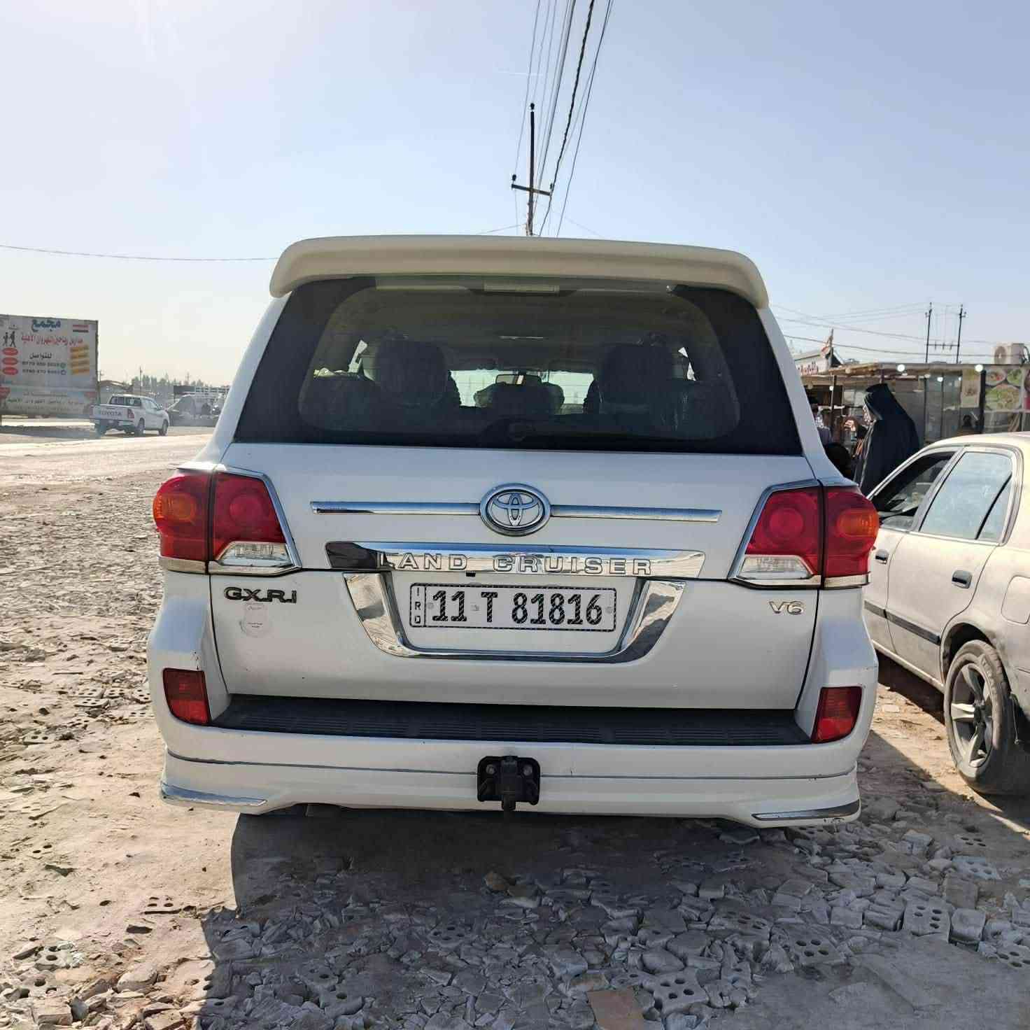 ياالله السلام عليكم لاندكروز فطيم مديل  2013 ماشيه 175الف رقم بغداد محرك 6 ملاحضه بيه شخط خفيف على طول سياره بس ما حافر خفيف بصفحت صايق سياره نضيفه كلش وخير من يم الله مكانه بغداد النهروان
سعر 380     
   ***********
