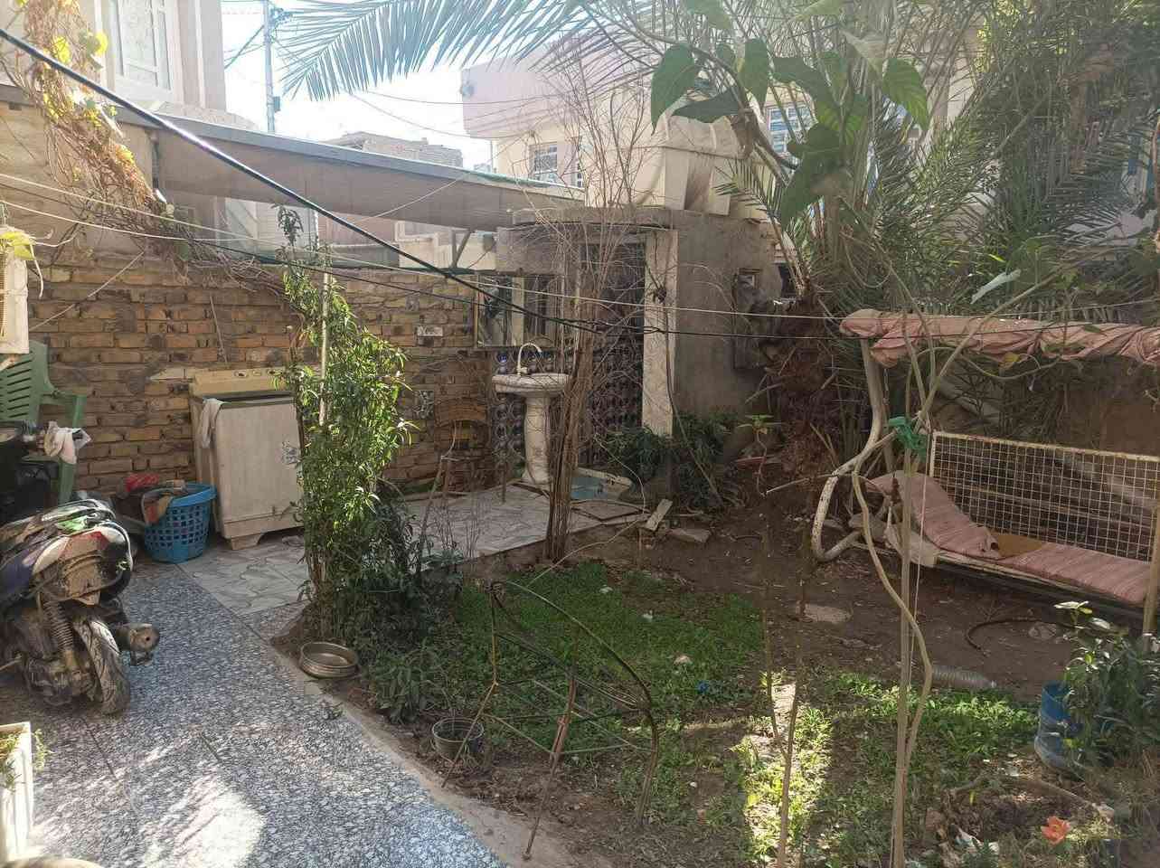 بيت طابو زراعي سند الوردية حي الرضا 2 خلف مدرسة غريب طوس المساحة 200 متر اربع غرف نوم السعر 85 قابل للتفاوض .*********** . زيد وتوت
