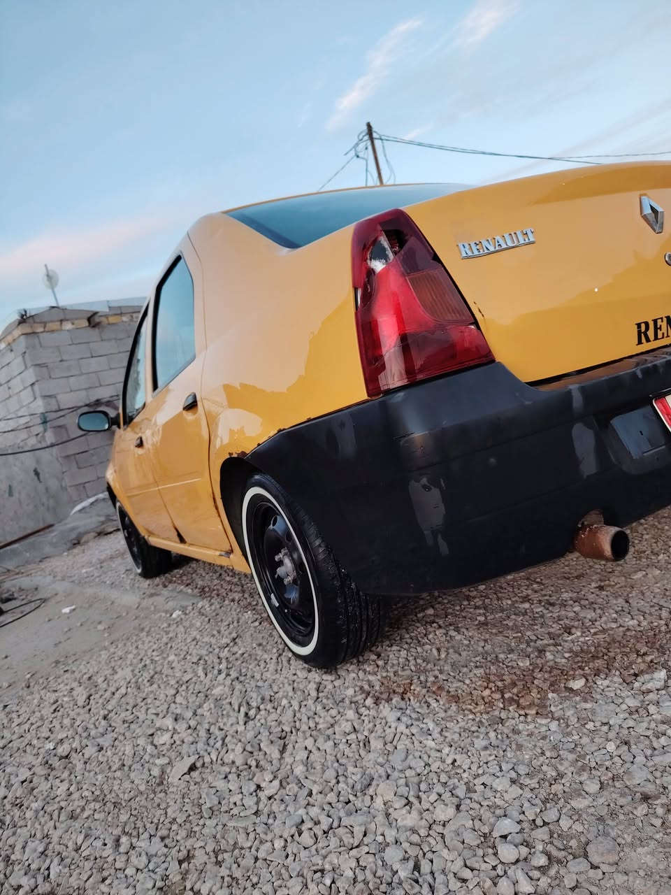 السلام عليكم رينو لوكان مديل 2009 رقم كربلاء  مكفوله من ضربه وصبغ بيه خياسات البلباب مبينات ولباقي كفاله مكينه كير جدد حداديه جديده تخم تاير اوياله جدد مكان السياره سماوه  ***********
