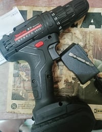 مثقاب كهربائي • بطارية مرفقة • تحكم بالسرعة