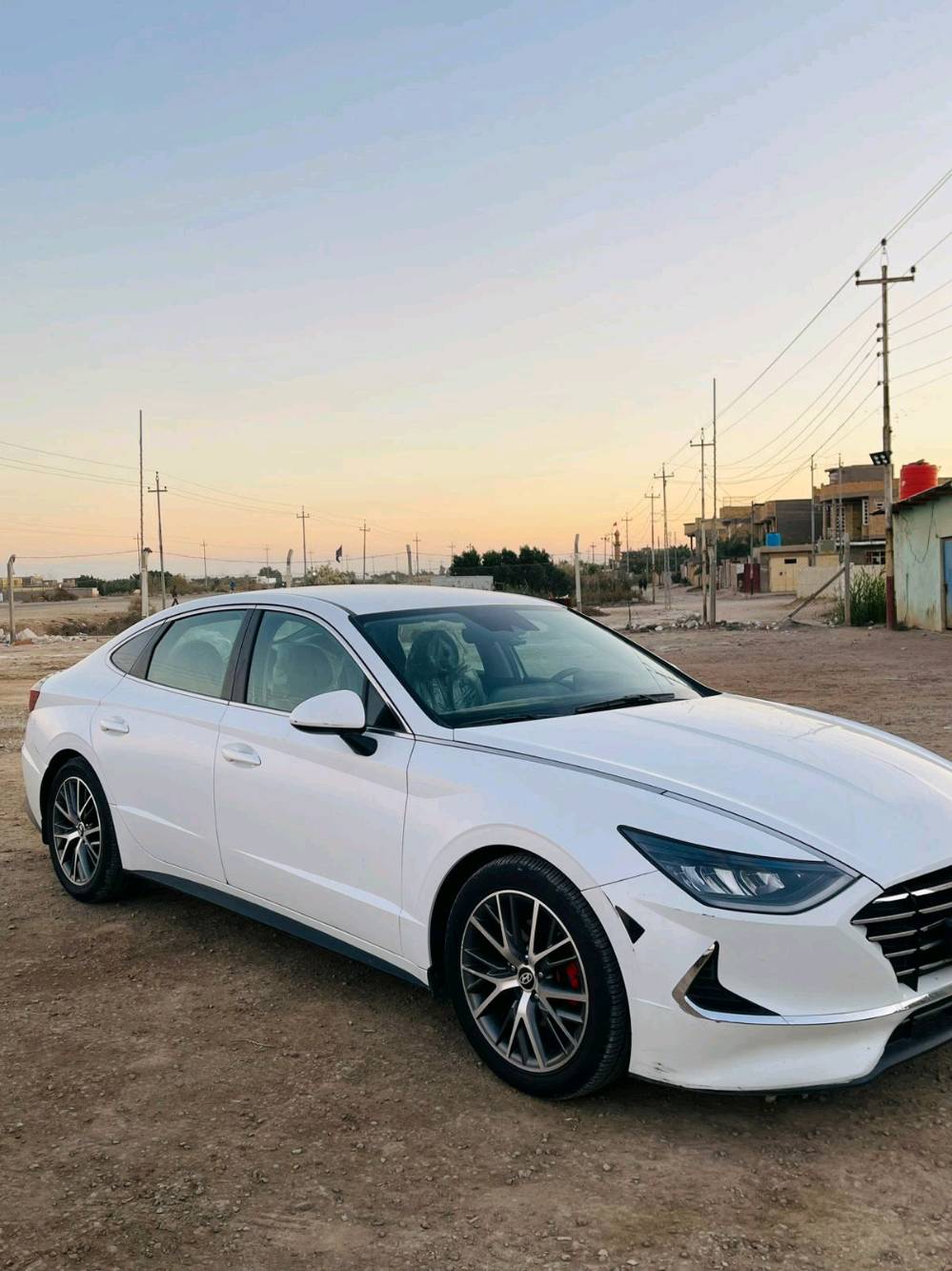 سوناتا موديل 2020 محرك 2500 رقم أرييل بأسم البائع وارد امريكي كلين مكفوله من الضرر والغرق جديده كلش ع وضع الشركه برغي مامفتوح بيها ماشي99 الف ميل بغداد شارع فلسطين مكان السياره 