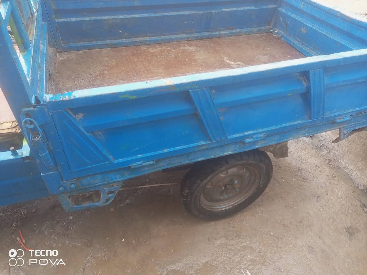 ستوتة شحن باتريات جدد وكلشي نظيف السعر 300. ***********
