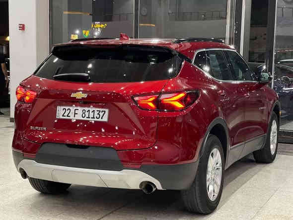 السلام عليكم ورحمة الله
#المركبة    : شيفروليت بلايزر موديل 2021 فئة LT لون ماروني 
#الضرر      : جاملغ امامي ايمن مع البنيد والدعامية 
#نكفل       : الشاصي والغرق والايرباك تبديل دركة 
#التصليح   : تبديل القطعتين والصبغ مع تبديل الدعامية 
#الرقم.      : رقم اربيل ووكالة او تحويل ملكية حسب الرغبة 
#السعر     :   222ورقة وبيها مجال

المواصفات
✅ شيفروليت بلايزر موديل 2021 فئة LT لون ماروني 
✅ محرك 6 سلندر حجم 3600 
✅ حساسات خلفي اصل مع كاميرا دوارة 
✅ بصمات للابواب الاربعة مع بصمة تشغيل 
✅ جنطة كهربائية شفط 
✅ وضعيات القيادة المتعددة في المركبة 
✅ حساسات الانحراف عن المسار 
✅ حساسات الاجتياز الجانبية 
✅ رادار امامي تفاعلي للتنبيه من التصادم 
✅ اشارات بالمرايا الجانبية 
✅ لايتات زينون عالي واطئ مع حاجب LED نهاري 
✅ بصمة باب وبصمة تشغيل وتشغيل عن بعد
✅ ويل كب اصلي حجم 18 مع طقم تاير بحالة ممتازة 
✅ عداد المسافة الحالي  ٥٢ الف ميل حقيقي
✅ غرفة السيارة مخمل اسود ورصاصي اصل 
✅ تحكم كهربائي متكامل لمقعد السائق 
✅ تحكم ستيرن جهتين متكامل الايعازات مع الرادار
✅ شاشة دشبول كبيرة متكاملة الايعازات 
✅ تبريد المركبة قطعتين امامي وخلفي 
✅  منافذ USB,AUX
✅ #السعر المطلوب 222 ورقة وبيها مجال
للاستفسار ***********
