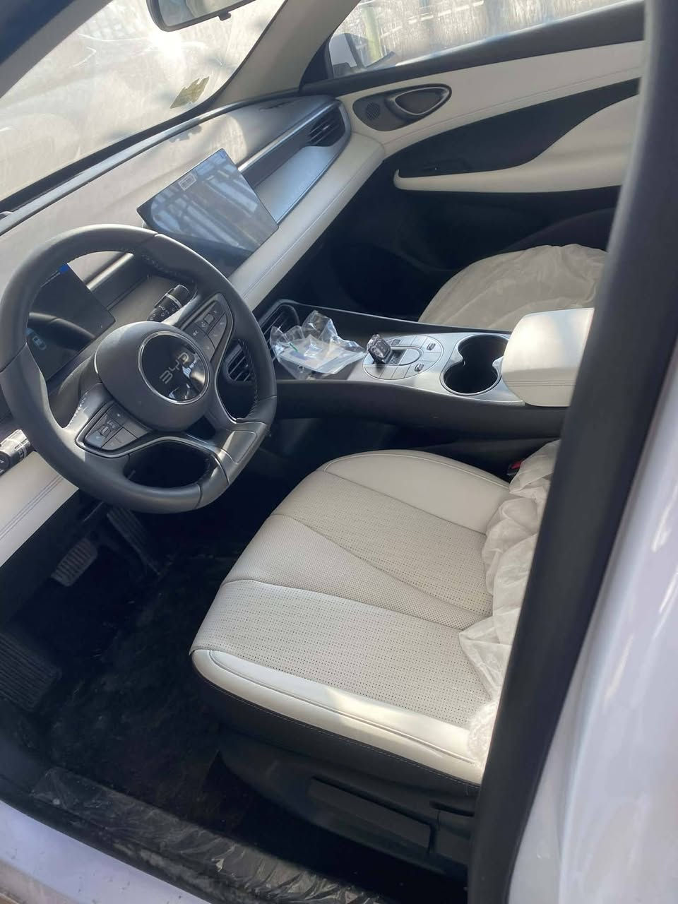 بيع BYD سيل فايف بجم تيسلا
السياره كاتي تترقم اربيل
انتبه السياره : هايبرد & بانزين & كهرباء🔥 
اللون ابيض  
داخل ابيض المرغوب
المواصفات 
♦️زيرو
♠️موديل 2025
♦️حساسات خلفيه
♣️حجم المحرك 1,5L
♦️شاشه اصليه 
♠️كامره خلفيه
♦️هند بريك كهرباء
♣️اوتو هولد
♦️مفتاح التشغيل بصمه+كارت 
♠️تحكمات مقود
♦️مقول جلد حياكه 
♣️دخول ذكي
♦️اشاير بل مري
♠️المقاعد جلد
♣️ لد امامي LED
♦️بك لايت LED
♠️قطعتين تبريد
♦️كروس سرعة
♠️حجم الاطار 16
♦️مانع انزلاق
*********** واتساب مستعجل علبيع 17 و300
