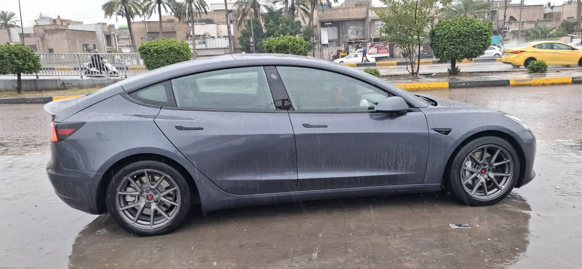 تسلا مودل 3  تك اون لاين موديل ٢٣ ماشية٧١ الحادث مرفق مع الصور السعر ١٥٣ مكان بغداد
***********
