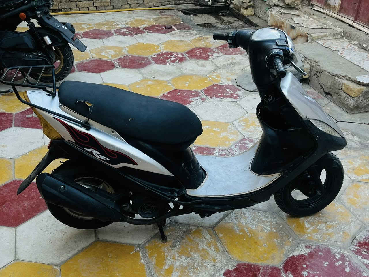 دراجه ماكس عدله تجفيت جديد اقل الشهر الدراجه حلوه اشاير سكنات لايت بكلايت كله شغال سعرهه 500 او بيهه مجال بصيط 
***********
