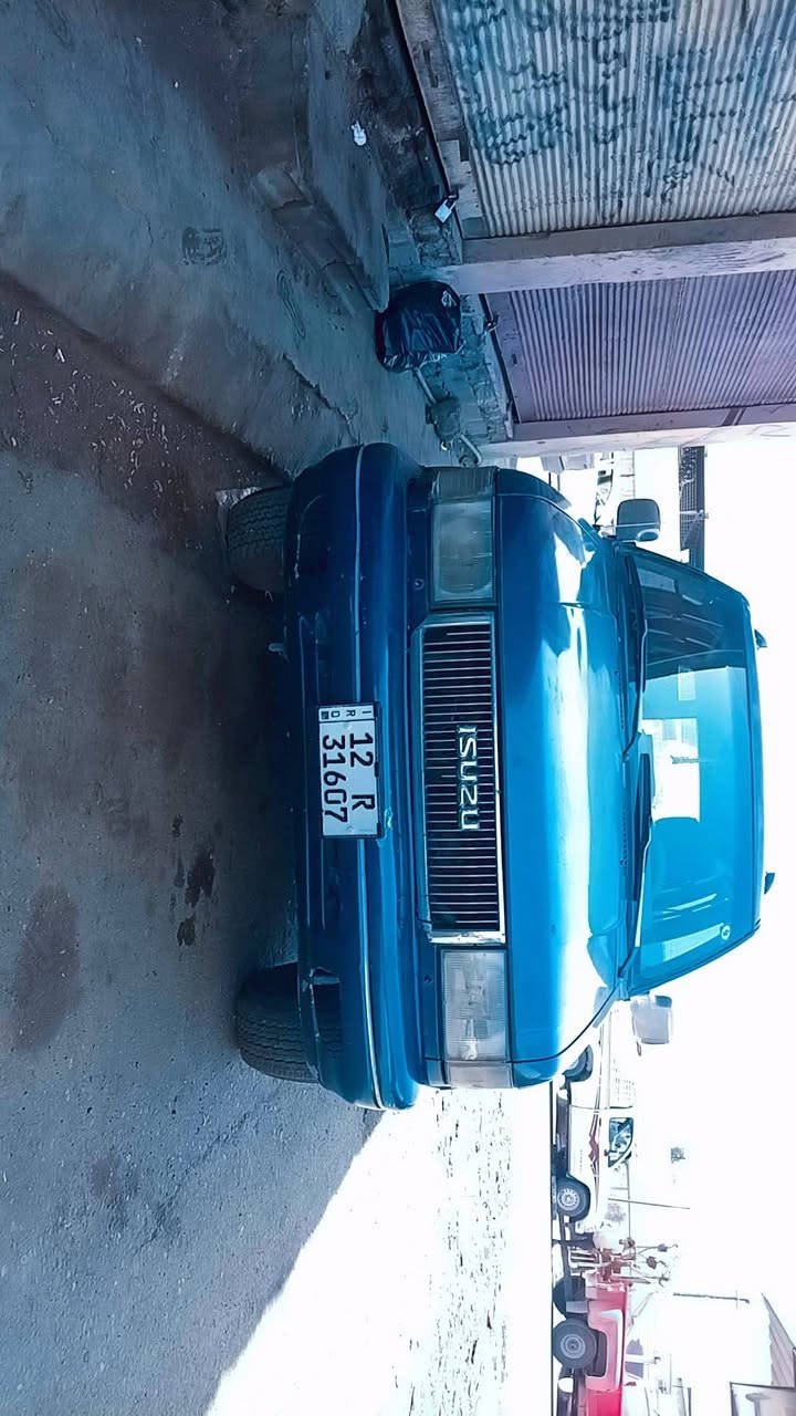 ازوز للبيع موديل 93 سيارة جاهز مكينه بطه طخم تايات جديد رقم جديد دولي سيارة مكفوله وشرط تحويل سعر 60 وراق رقم الهاتف 0757760198 اسياة ***********
