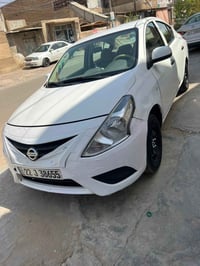 نيسان صني موديل2015 بيها صبغ باب خلف السايق وبيها بارد جاملغ امامي وجا...