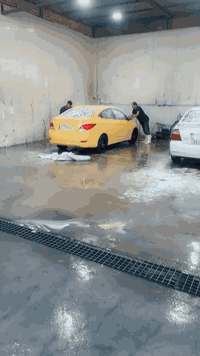 سياره جديده مابيه اي نقص محرك جيدة بل كرتون مكاني حي جهاد هذه رقمي 077...