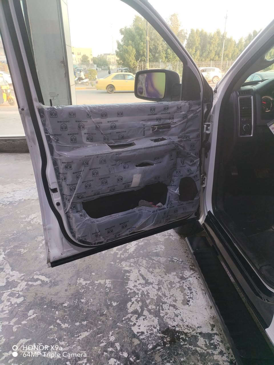 السلام عليكم شباب 🔥🔥رام بوكس2019🔥 فول مواصفات 5700 نضام ايكو تدفا كشنات تدفا استيرن هيتر جام فتحت سقف فتحات بل جاملغ سياره فول ✅رادارات 360درجه✅✅(( 🔥ماشيه 60الف))سياره كلش كلش جديده صدر امامي خلفي جديد لات زنون كشافات سياره متعوب عليها ضربتها كلش حلوا كدامكم  مكاني بغداد كاضميه رقمي(( ***********)) ((***********)).
