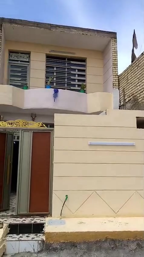 بيت مساحه 100 متر قاط ونص بناء طابوق أرضية وسقف صب مسلح خدمات كامله ماء مجاري كهرباء وتبليط البيت شغل درجة أولى واحلى من التصوير العنوان الحميدية شارع المعسكر قرب مدرسه المختار للاستفسار مراجعة مكتب النرجس للعقار ***********
