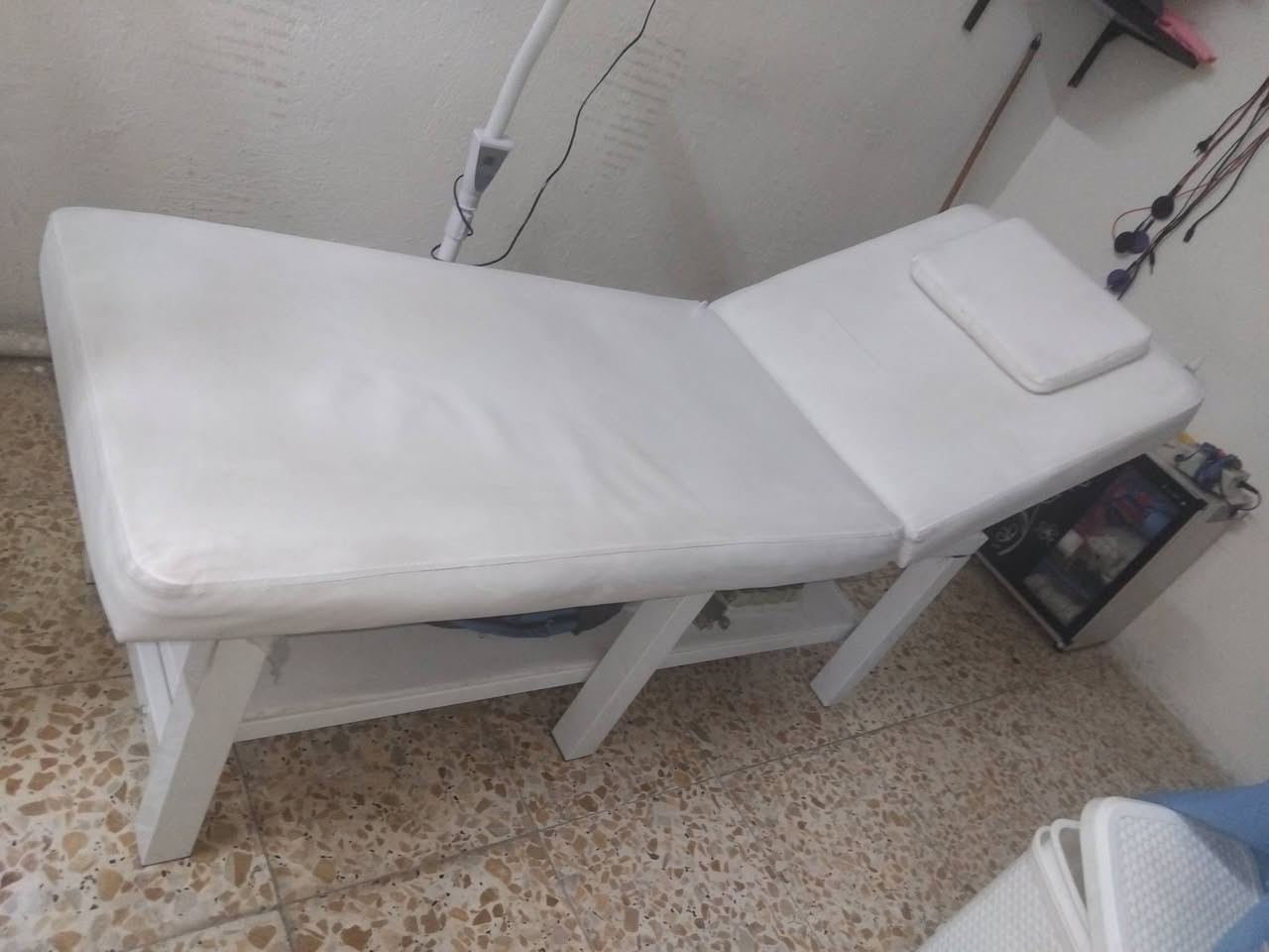 السلام عليكم 
للبيع استعمال قليل جدا نظافه ١٠٠ب ١٠٠ 
اي استفسار عن سعر او مكان الاتصال ع الرقم ***********

