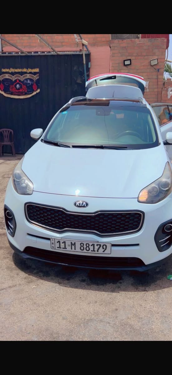 السلام عليكم 
للبيع كيا سبورتج  موديل ٢٠١٧ خليجية سويج
بانوراما 
ثلاث وضعيات قيادة 
حساس خلفي 
كامرة 
ماشيه ١٣٠ تقريبا
 مكينه 2000 دوش 
كير مكينه مكفولات من الفتح
بيها فطور بالدشبول بسبب اشعة الشمس
وبيها بارد بين البابين عكس السايق فقط
السيارة حلوة رقم  بغداد انكليزي
السعر ١٨٥  ورقة وبيها مجال 
مكاني بغداد حي الحسين 
***********
