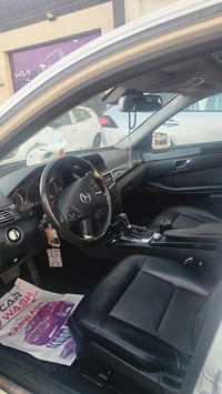 مارسيدس E200 2010  خليجي كلين ماشية ٣٠٠ الف  معروفة مواصفاتها  بيها طخ...