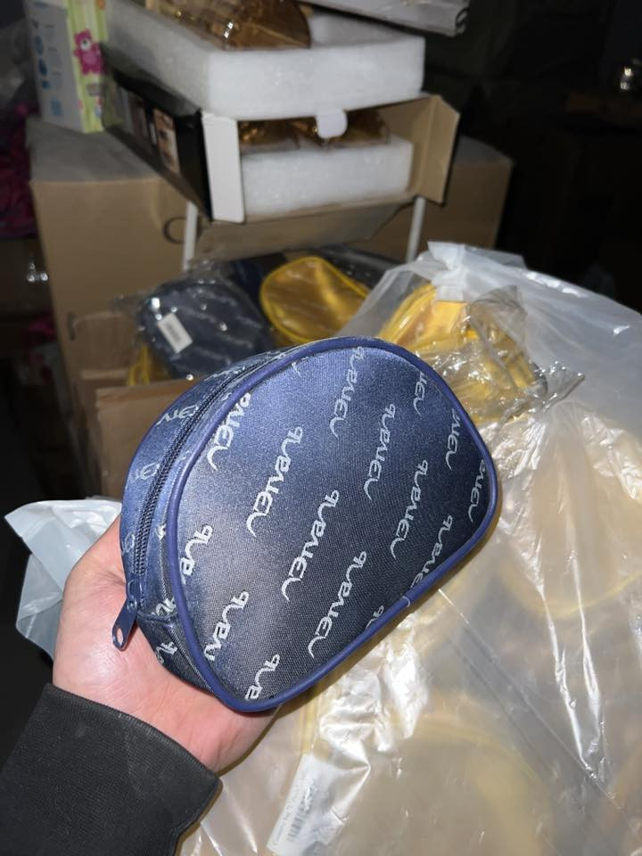 کیف تەنها ٢٥٠ دینار تەنها جوملە
***********
