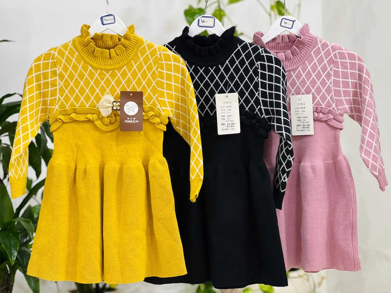 💣🔥 تخفيضات 🔥💣
فستان بناتي 
كولتي عالي جدا 💯💯
السعر ب 12 الف فقط
قياس 2 الى 7 سنة
العنوان خانقين حي العمال مقابل مدرسة 11 آذار
للحجز يرجى مراسلة الصفحة
او مراسلة الرقم *********** على واتس اب
توصيل داخل خانقين 2000 فقط 
#المتابعين #ملابساطفال #بغداد #ملابس_تركية #العراق #تخفيضات #خانقين #ملابس العيد #المتابعين
