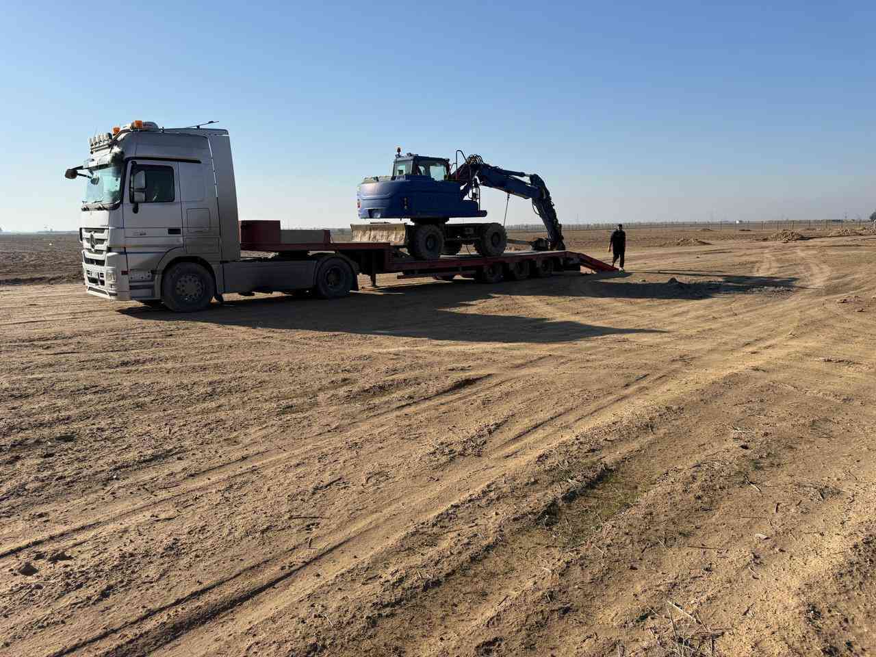 🌹بسم الله وعلى بركة 🌹
بعد التوكل على الله اليوم  ان شاء الله سوف يكون الحفار متواجد في♥️ قضاء العلم الحبيبه ♥️
توجد عدة براين لكافه الأحتياجات 
لحفر آبار المنازل مع التغليف الكونكريتي لها👉
لحفر الفتالات المربعه عن طريق الكيله 👉
لحفر خطوط الماء عن طريق الكيله👉
لحفر خطوط الكهرباء عن طريق برينه عرض ٥٠ سم و ارتفاع من 1 متر إلى 3 متر حسب الطلب 👉
لحفر قواعد الجملونات العملاقة  👉
للأستفسار الأتصال على الأرقام ***********🌹*********** 🌹***********🌹
