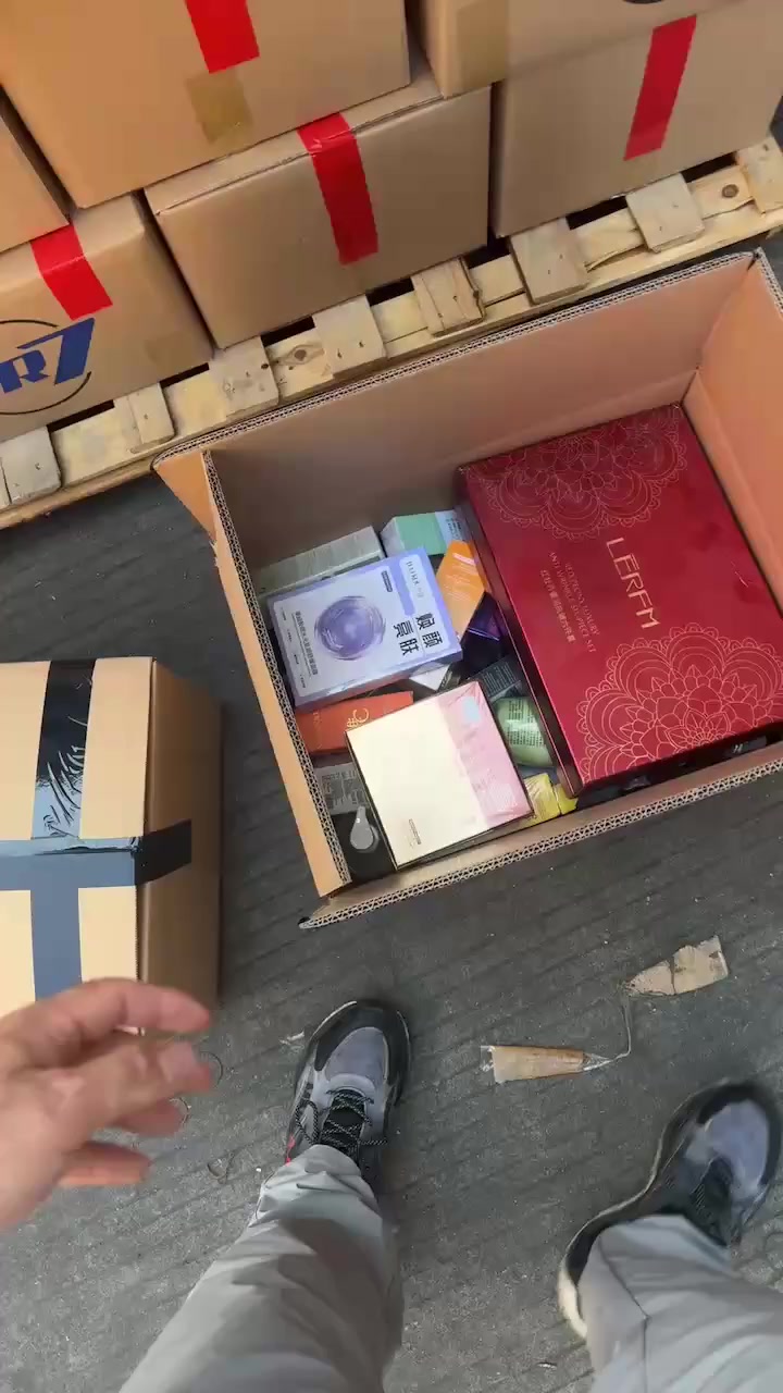 احنا شركة الطائر السريع للشحن الدولي
عندي ستوك سكن كير (تصفية)
البيع نصف طن وفوق
السعر يبدأ من 6000 للكيلو وينزل حسب الكمية
نصف طن 6,000 
 طن 5,500 
2 طن 5,000
البضاعة نظيفة ونسبة التالف قليلة
الربح ممتاز للتاجر
متوفر صور وفيديو

***********
