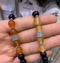 سوارات • حجر العقيق • قطع متعددة