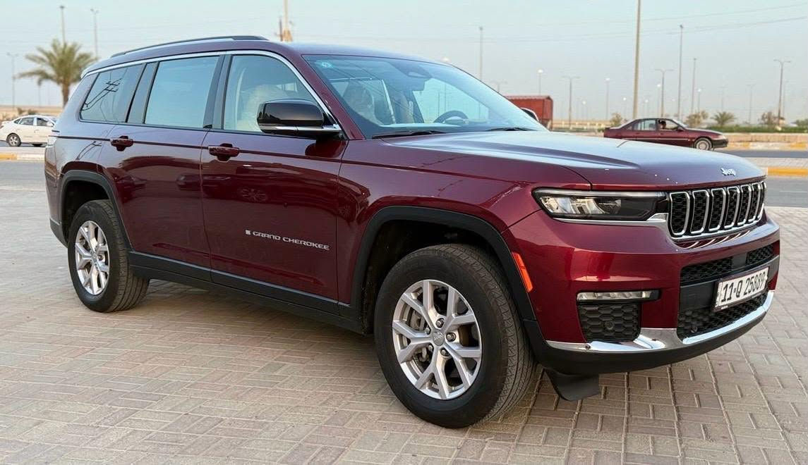 🚘 للبيع جيب جراند شيروكي L ليمتد 2022 🚘

🔹 الموديل: 2022
🔹 اللون: ماروني
🔹محرك 6 سلندر 
🔹 العداد: 74,741 ميل (حوالي 120 ألف كم)
🔹 7 ركاب (ثلاثة صفوف)
🔹 فتحة سقف بانورامية
🔹 شاشة كبيرة وكاميرا وحساسات
🔹 مقاعد جلد لون بيج بحالة ممتازة
🔹 السيارة وارد ومجهزة تجهيزاً كاملاً
وبيه بعد هواي موصفات 

✅ مكفولة من الفحص
✅ محرك وقير بحالة ممتازة
✅ استخدام نظيف

للاستفسار يرجى التواصل على الخاص أو الاتصال ( ***********)

السعر: (27 الف دولار)

