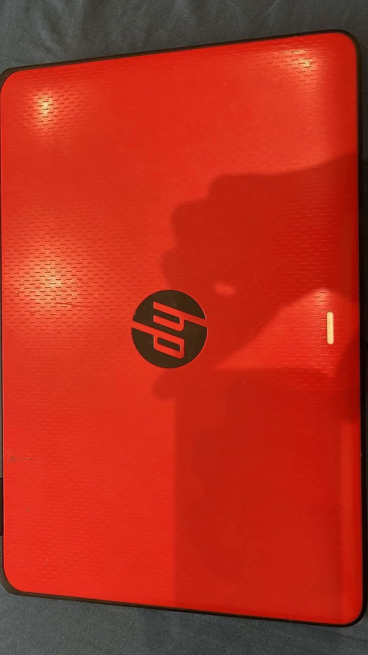 عندي هذا اللابتوب للبيع شاشته لمس وسعره 90 وهذا رقمي واتساب لليحب يستفسر ***********
