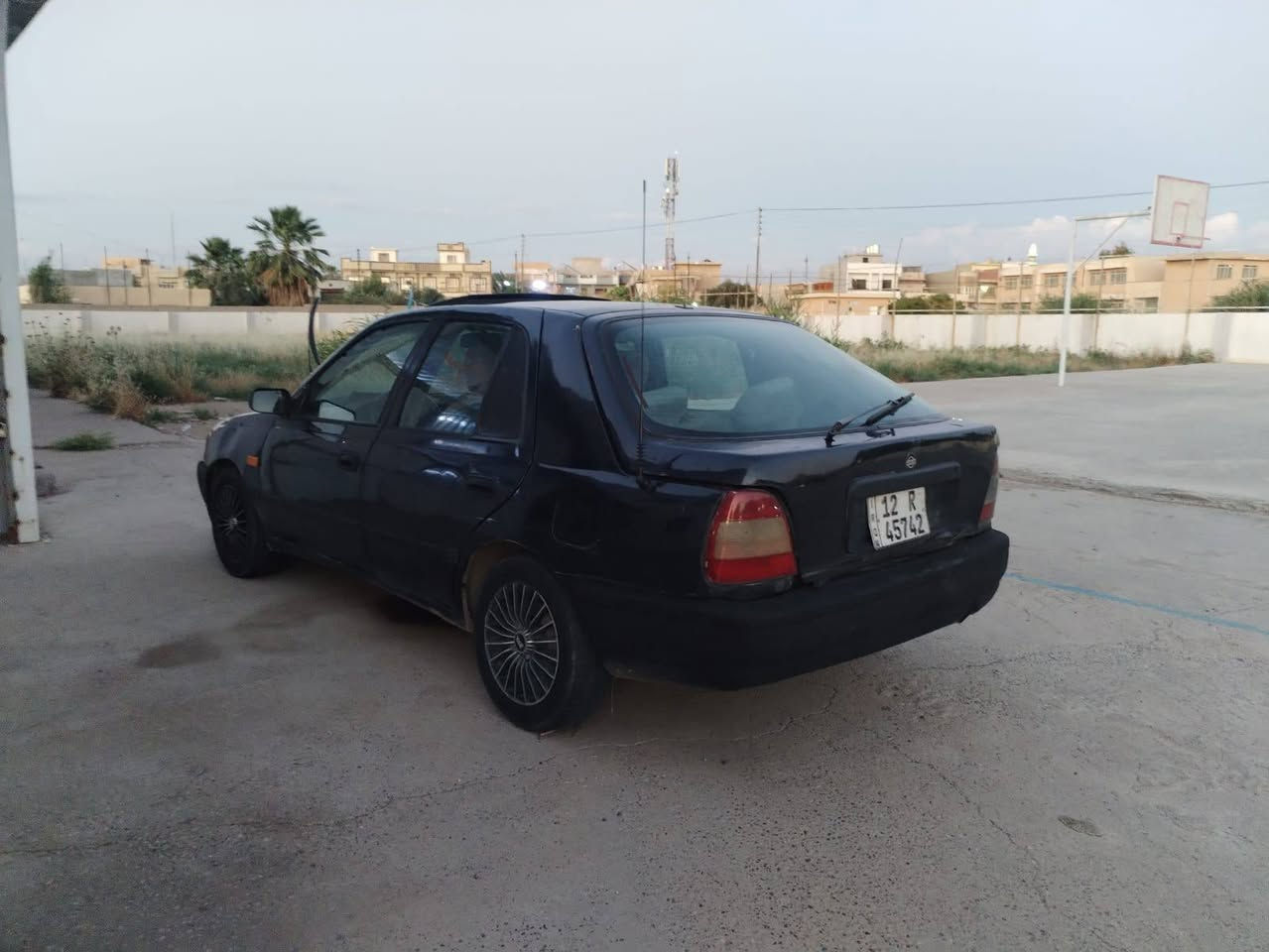 نيسان سني للبيع كير شرط محرك بي نفخ  طخم خير من الله شرط الوكاله والتحويل بيها ضربه بالصندوك وبيها معجون  صبغ عام السعر ٢٠            ***********
