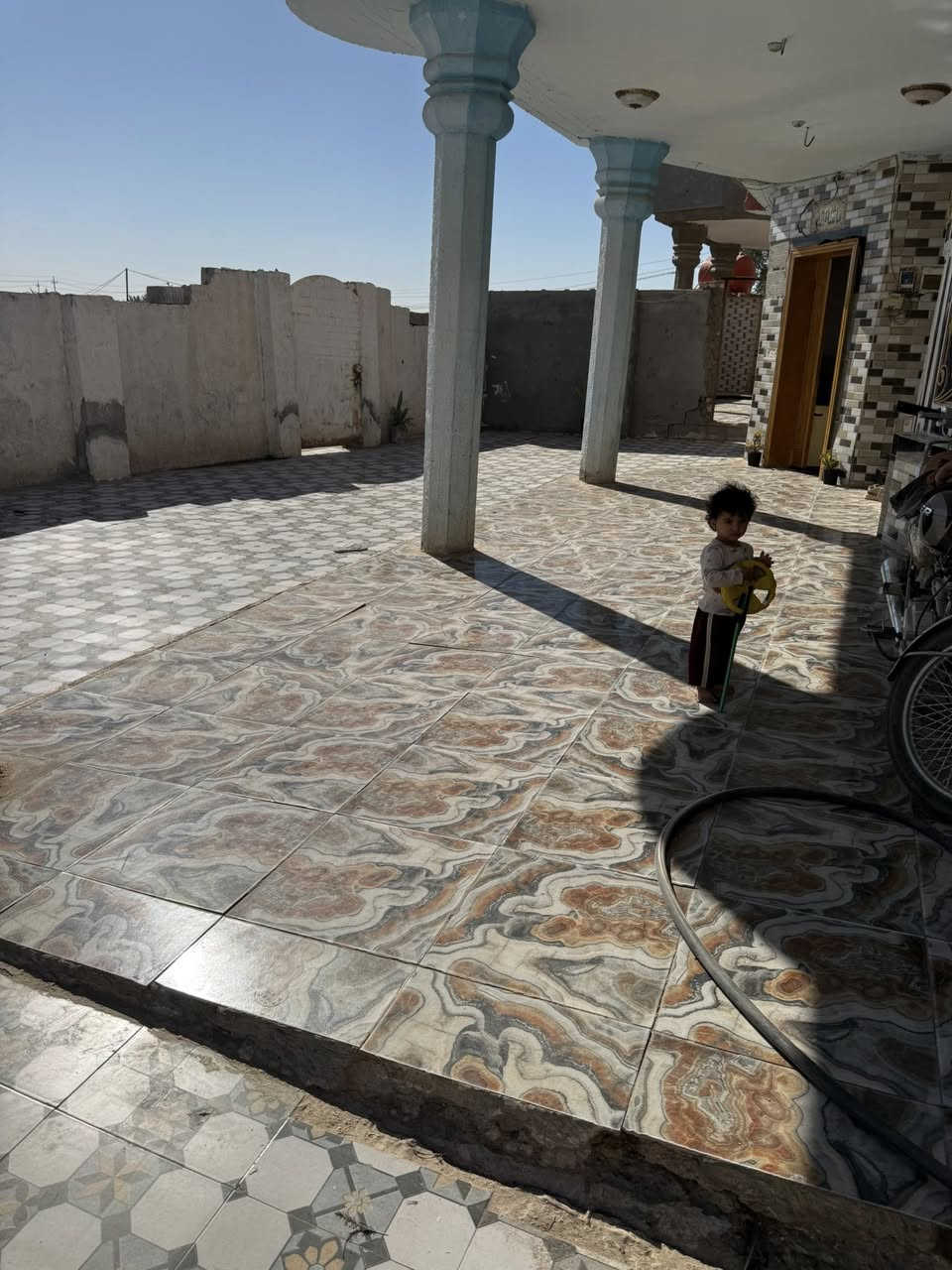 يالله
صيام مقبول وإفطار شهي ان شاءالله 

يعلن مكتب الوسام الذهبي عن وجود دار للبيع 

طابو زراعي سند حديث 25

مساحته 250م

طابو زراعي سند حديث 25

تفاصيل الدار 

غرفتين وكليدور ومطبخ وصحيات واستقبال 

طابق واحد واضح كدامك بل الفديو 

العنـــــــــوان 

حله بابــــــــل

خلف معهد أبي غرق 

السعر 75

تفاصيل اكثر مراجعه المكتب أو الاتصال عل الأرقام الموجوده في المنشور 

***********

***********
