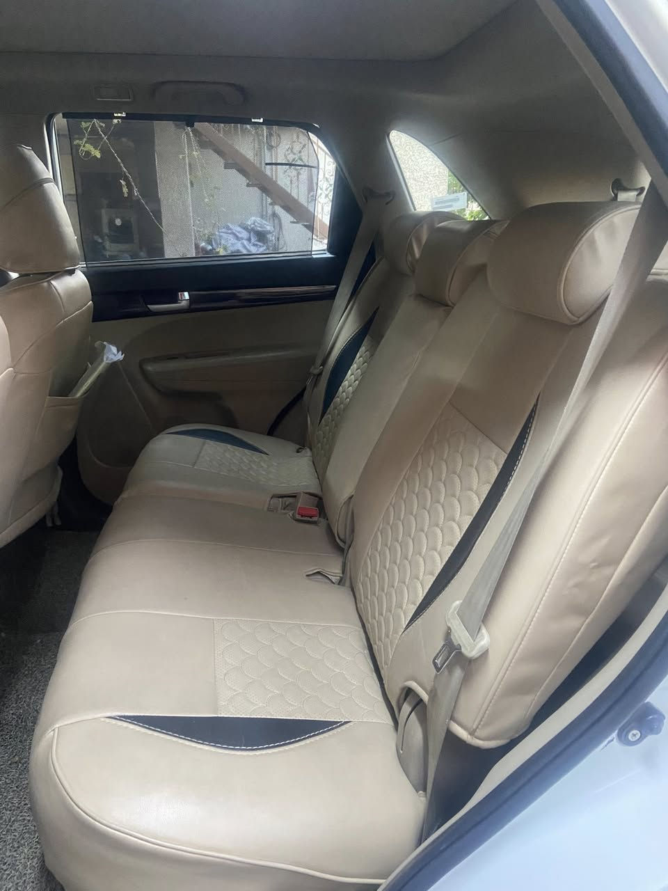 السلام عليكم سورنتو موديل ١٤ خليجي  لون ابيض رقم شمالي اربعة سلندر بصمة بانوراما. مكفوله من الضربه عدا بارد بلباب وجاملغ خفيف تاخذها سونر وتشوف سبعة راكب السيارة عندي وكاله بيع بيها بااسمي صاحبها الاصلي عربي ابغداد ساكن قريب  يمنة السعر علخاص او الاتصال ***********
