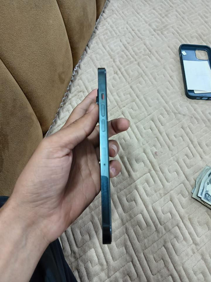 أيفون12 برو ماكس ذاكره 256 بطاريه 79 اعتبره فاتحه بيدك من كارتونه ممبدل بي شي مع ضمان5ايام نضافه 100‎%‎ كامل ملحقاته  وتر بروف عل حاسبه كله نورمل حته الكارتونه مالته موجوده تفحص الكارتونه ويا المبايل الايمي مطابق اي واحد يكلك مفتوح تاخذه وتروح 
مكاني بغداد 
السعر550 الف  
*********** واتساب
