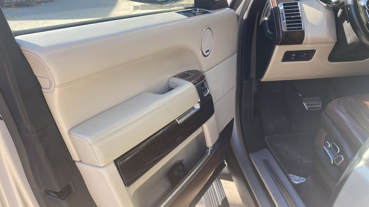 للبيع او مراوس رانج ڤوك شكل الجديد موديل 2013 فول مواصفات للاخير وجاهزه من كلشي مكينه سوبر معروفه مواصفات الرانج وخاصتنا هاذه الشكل خليجي سردار مكفوله كفاله عامه حته من الشخط والنكراش رقم شمالي وباسمي تحويل ثاني يوم سعر 27 الف وبيها مجال مراوس وينطي فرق نتراهم حسب القناعه رقمي *********** مكاني بغداد حي الجهاد
