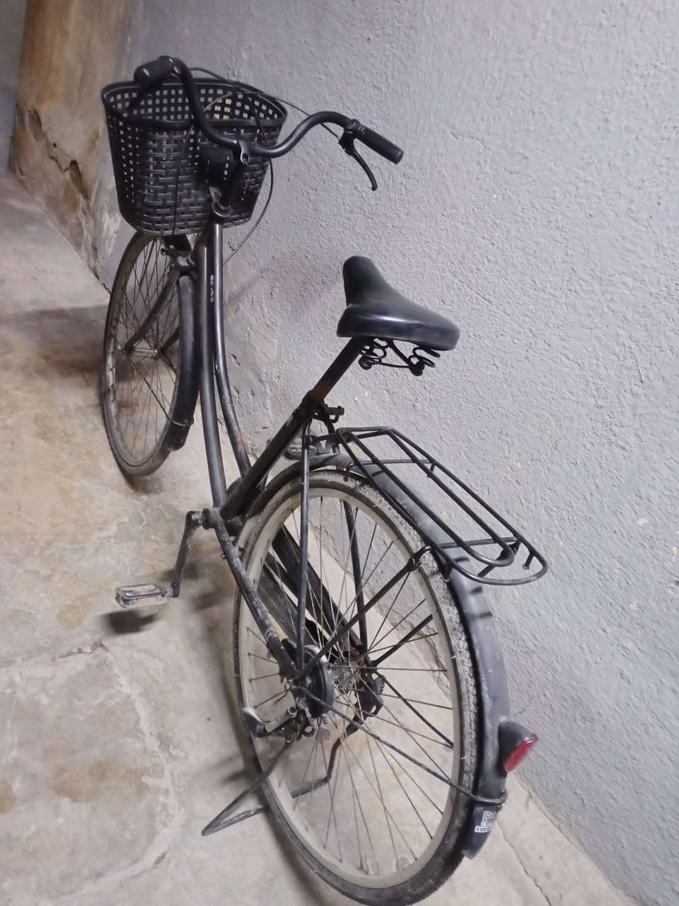 سلام عليكم بايسكل لبيع حجم 26بايسكل نظيف بريكات امامي خلفي موجود تايرات جديد كلشي مابي سعره 50رقم ***********
