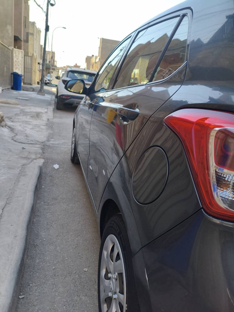 السلام عليكم اخوان 
اخوان السعر قفل بدون عمله 
100 وينزل من سعرها 5 أوراق مال رقم 
هونداي i10 
موديل 2020
خليجي السيارة زيرو على ايدنا ماشية فقط 25 الف جديدة جدا شرط الفحص 
السيارة كفالة من الصبغ والتبديل فقط تحتوي على رصعات بالبدي وشخوط بسيطة جدا 
المحرك 4 سلندر مكفول من الفتح والتبديل 
والكير أيضا مكفول من الفتح والتبديل 
مري شفط
نظام eco 
رقم اربيل تحويل 
السنوية ما ساقطه 
السيارة استخدام والدتي جدا قليل الاستخدام باقية على وضع الشركة 
السعر 100 قفل 
لاستفسار الاتصال على الرقم 
*********** 
المكان حي القاهرة
