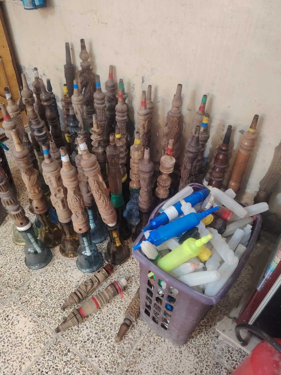 سلام عليكم عندي نراكيل 50نركيله كامله شيشه بكار قمجي فنجان نضيفات عنوان بغداد ***********
