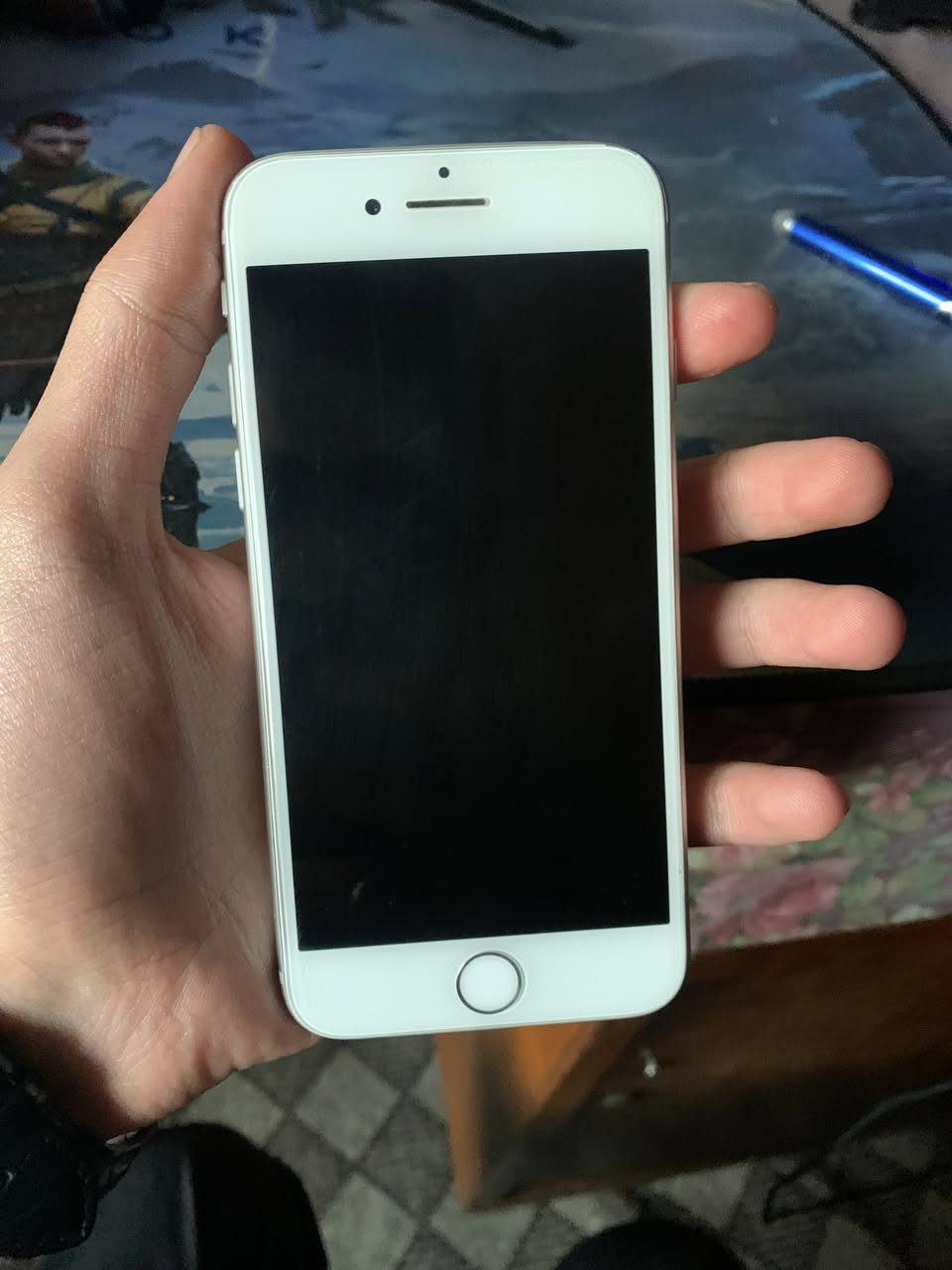 ايفون 8
ذاكره 64 الجهاز فول نضافه وكلشي شغال ومبدل فقط بطاريه ومعلايه فـ يرادلها تبديل
السعر 100 
مكاني بغداد الطالبيه
***********
