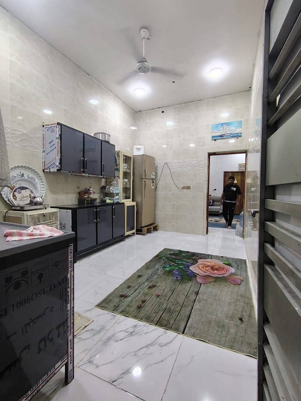 بيت للبيع في منطقه حي بغداد
كبالك خدمات 
يحتوي البيت عله
غرفتين 
صاله 
مطبخ
ديوانيه 
صحيات داخل وخارج 
السماحه150مقابيلك خدمات البيت رقم 
الاستفساره عله هاذ الرقـمم***********
