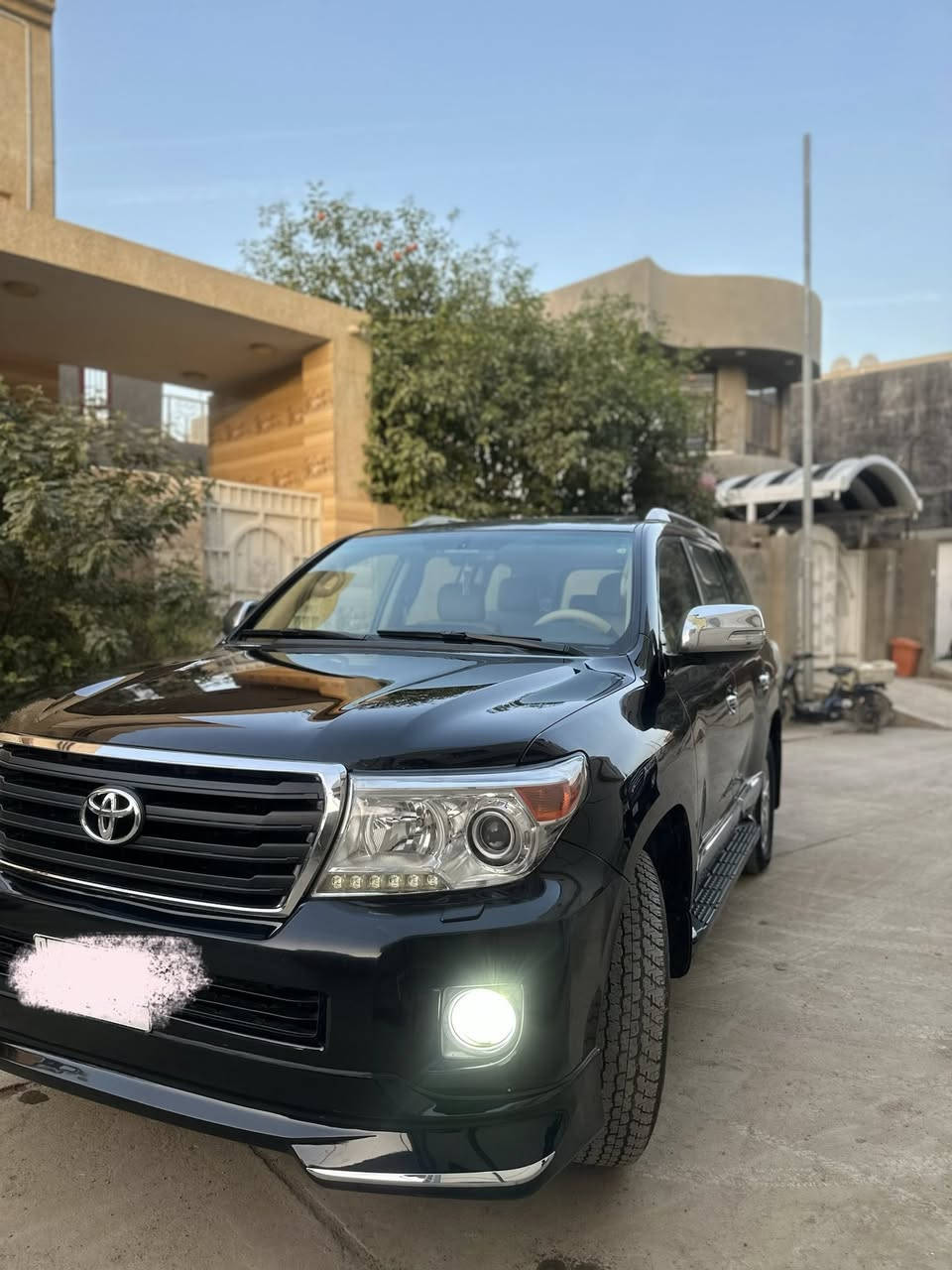 السلام عليكم لاندكروز 2012 للبيع 
محرك 8 سلندر 4600 فول مواصفات بريم كراسي 3 دكم ، فتحة ، ناصي عالي زنون ،٣ قطع تبريد ،  
السونار مرفق بلمنشور
السيارة حلوة وجديدة وتخم تايرات جديد قبل فترة شديتة 
رقم بغداد مميز باسمي تحويل ثاني يوم
ماشية 229 الف حقيقي 
العنوان ديالى الخالص 
السعر 339$ وبيها مجال
***********
