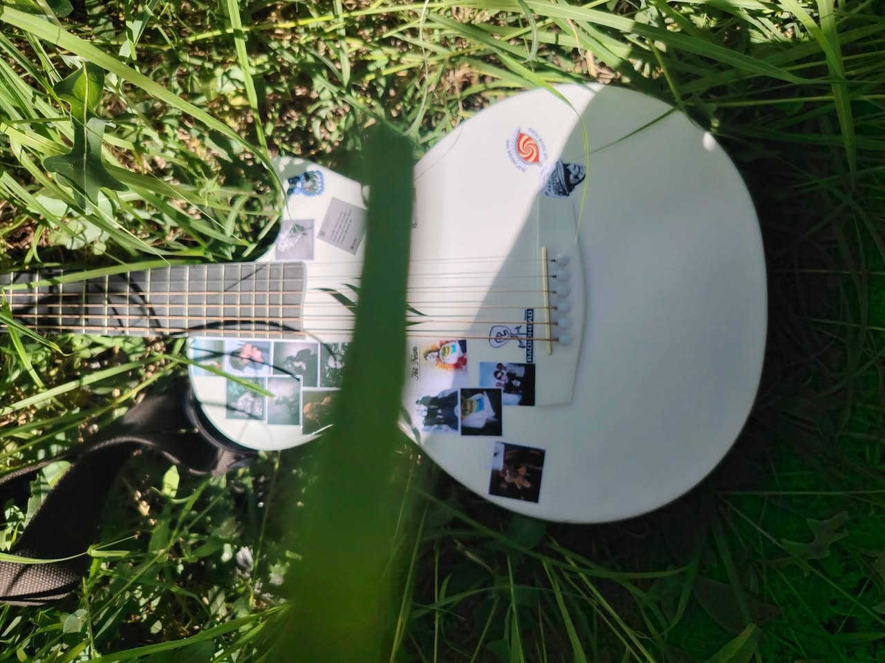 السلام عليكم من رخصة الادمن...
THIS PRODUCT IS FOR SALE OR EXCHANGE | هذا المنتج للبيع او التبديل (مراوسة)

Acoustic guitar,
Brand: Enya
Condition: Only 2 months of usage,The stickers can be easily removed by alcohol.
(مراح يتضرر الغيتار اذا شلت الستيكرات بالكحول لان هو كاربون فايبر)
كيتار كاربون فايبر تكدر تبحث عليه، يخبل تكدر تاخذه بكل مكان وما يتاثر، الكيتار خفيف ومريح جدا بالعزف وصوته بشكل مفاجئ ممتاز للعلم هو كاربون فايبر.
تجي وياه حقيبة، سيت اوتار اضافية، 2 ريش هدية وكل الملحقات الخ...

السعر 240 وبي مجال، متوفر ايضا توصيل.
للتواصل ماسنجر 
WHATSAPP: ***********
INSTAGRAM: worldline_sa
